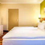 Leonardo & Residenz Hotel 4*