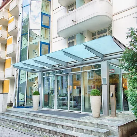 Leonardo & Residenz Hotel 4*